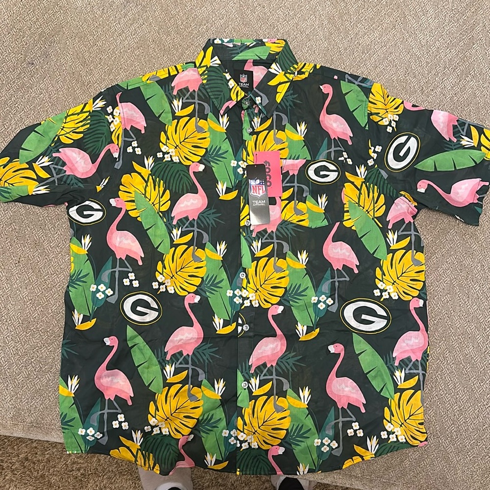 NWT men’s extra large Hawaiian style Green Bay Packers button up shirt